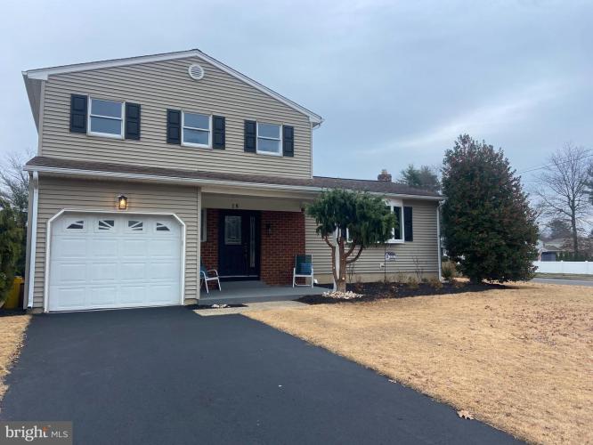 Photo of 18 Wolfpack Road, Hamilton NJ