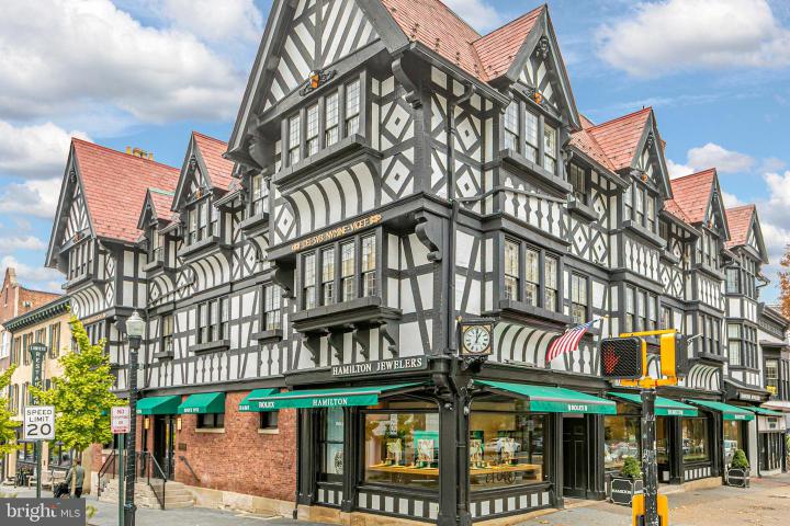 Photo of 98 Nassau Street 3