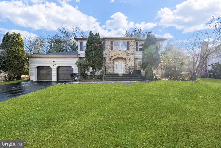 Photo of 16 Glenbrook Court, Lawrenceville NJ