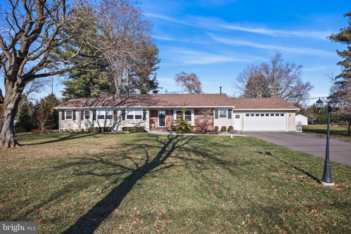 Photo of 568 Village Rd W Road