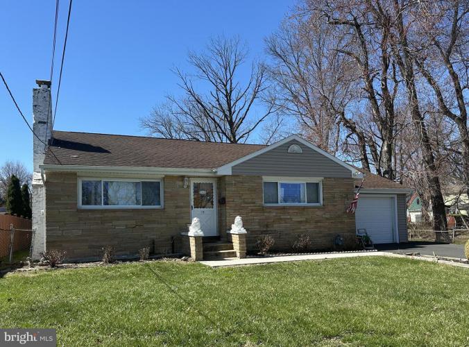 Photo of 13 Decou Ave