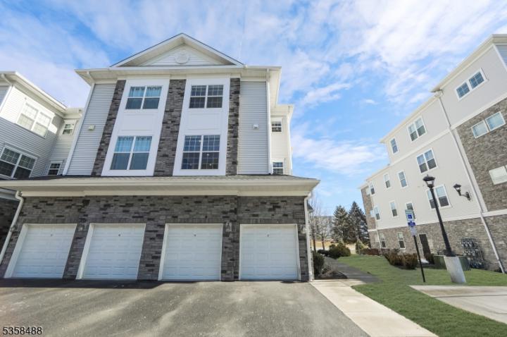 Photo of 17 Veterans Way, Morris Plains NJ