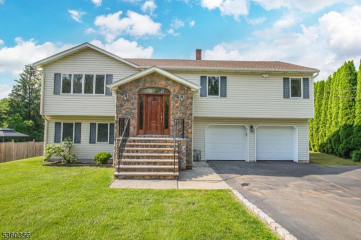 Photo of 36 Bellows Lane, Montville NJ