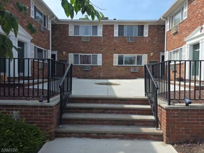 Photo of 104 N Beverwyck Road 7, Parsippany Troy Hills NJ