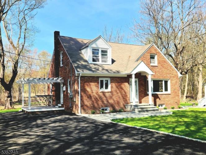 Photo of 52 Bellows Lane, Montville NJ