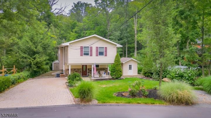 Photo of 11 White Birch Trail, Jefferson NJ