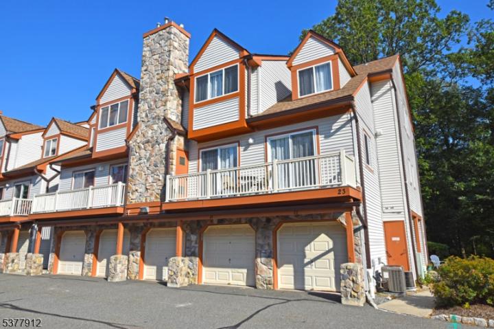 Photo of 26 Woods Edge Drive, Roxbury NJ