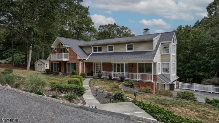 Photo of 8 Briarcliff Terrace, Kinnelon NJ