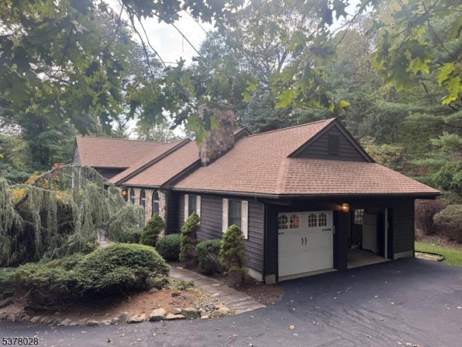 Photo of 31 Cheyenne Drive, Montville NJ