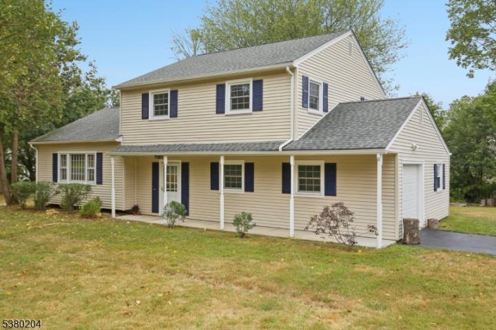 Photo of 1 Dogwood Trail, Randolph NJ