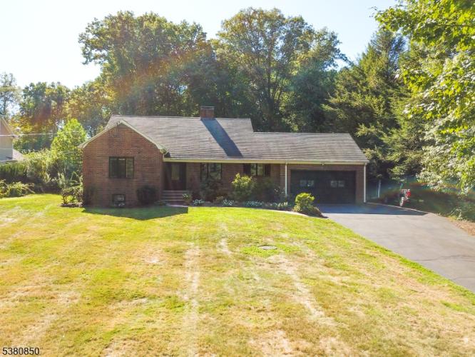 Photo of 342 Sunset Road, Pequannock NJ