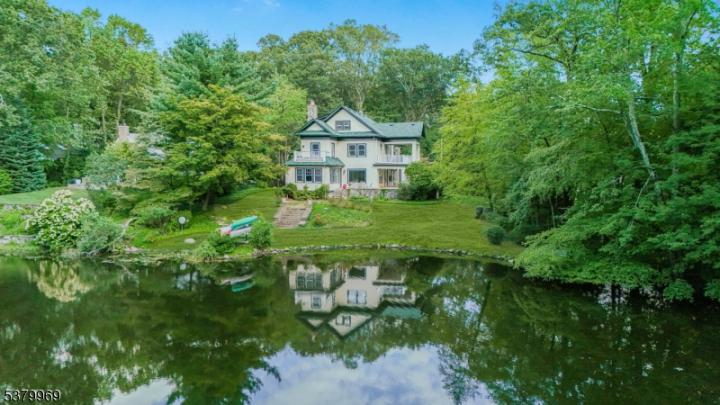 Photo of 12 Overlook Road, Mountain Lakes NJ