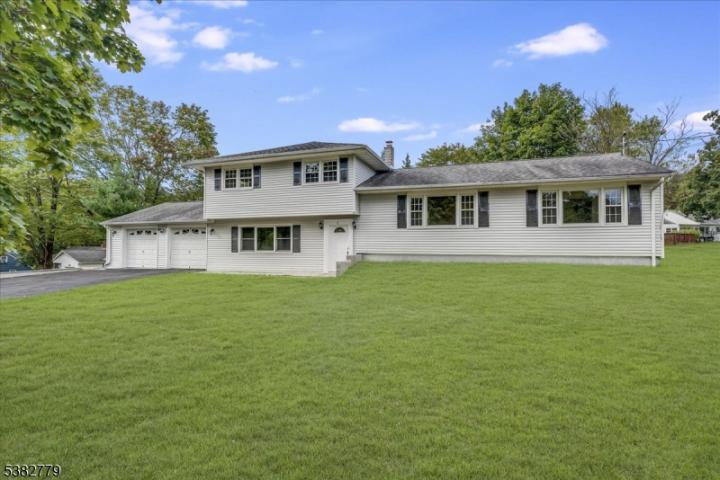 Photo of 6 Golf Course Road, Roxbury NJ
