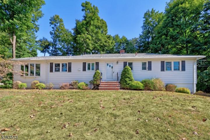 Photo of 32 Ridge Drive, East Hanover NJ