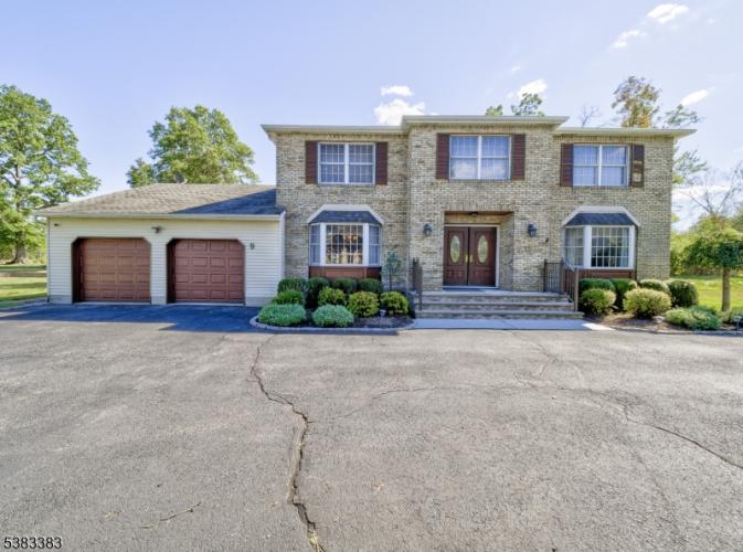 Photo of 9 Heather Drive, East Hanover NJ
