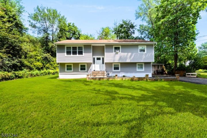 Photo of 140 De Hart Street, Lincoln Park NJ