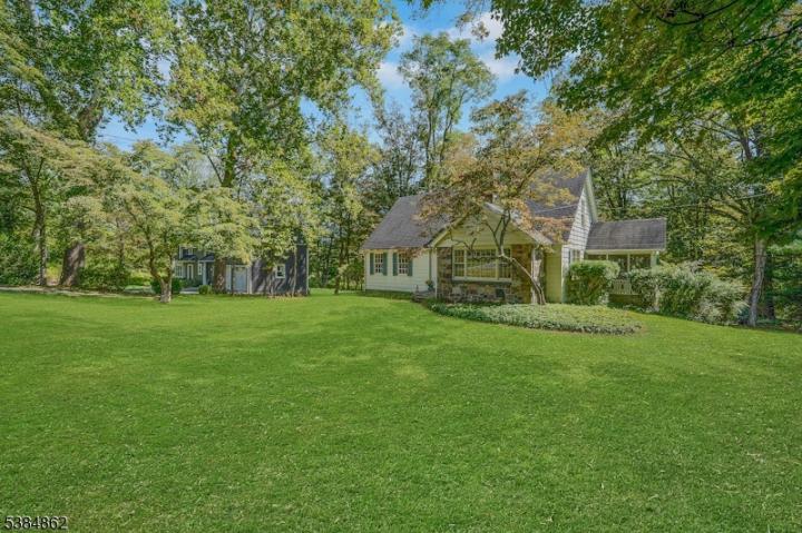 Photo of 17 E Main Street, Mendham NJ