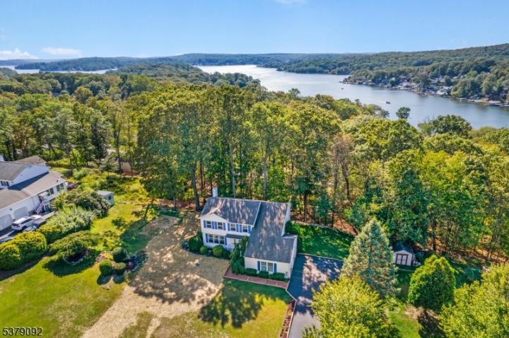 Photo of 16 Colonial Circle Drive, Jefferson NJ