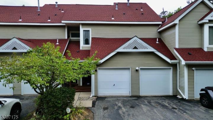 Photo of 32 Pine Hollow Court, Jefferson NJ