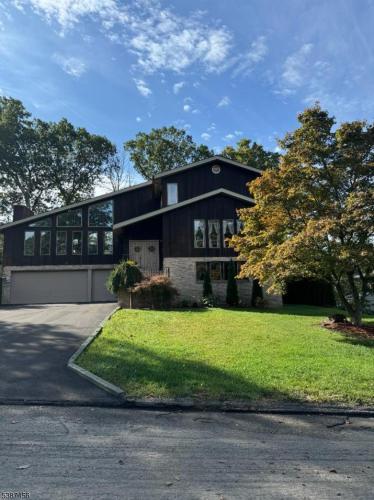 Photo of 27 Yacht Club Drive, Jefferson NJ