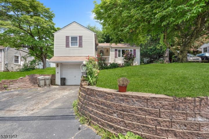 Photo of 50 Oakwood Avenue, Mine Hill NJ