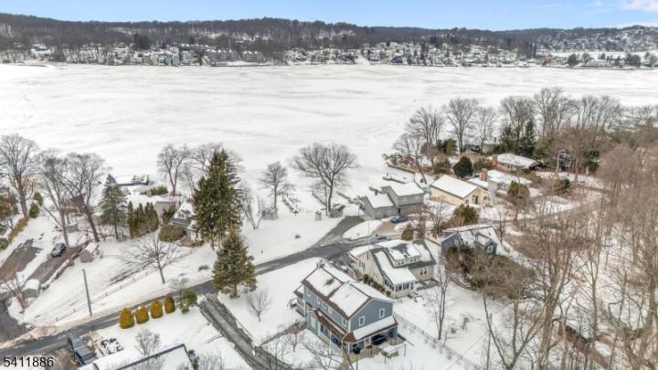 Photo of 38 Silver Springs Drive, Roxbury NJ