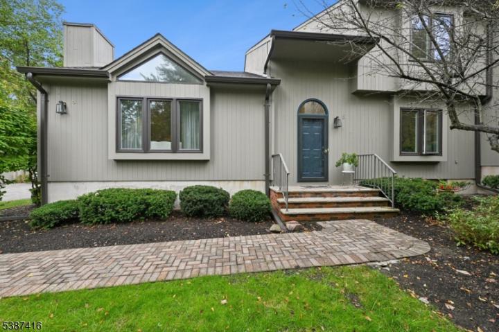 Photo of 8 Sherwood Drive, Mountain Lakes NJ