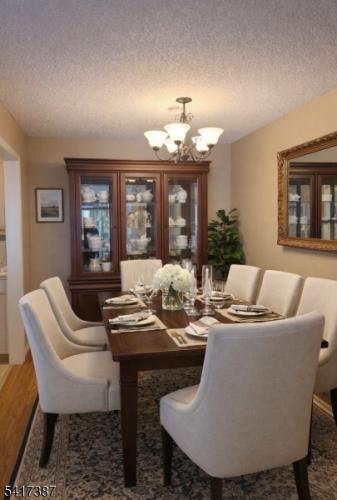 Photo of 194 Robertson Way