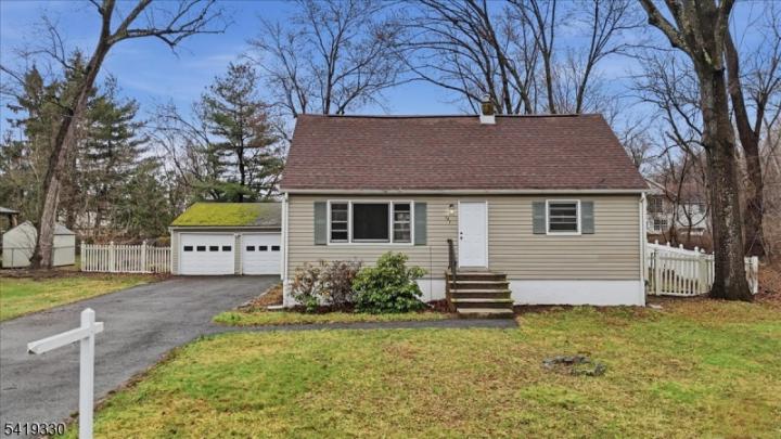 Photo of 131 De Hart Street