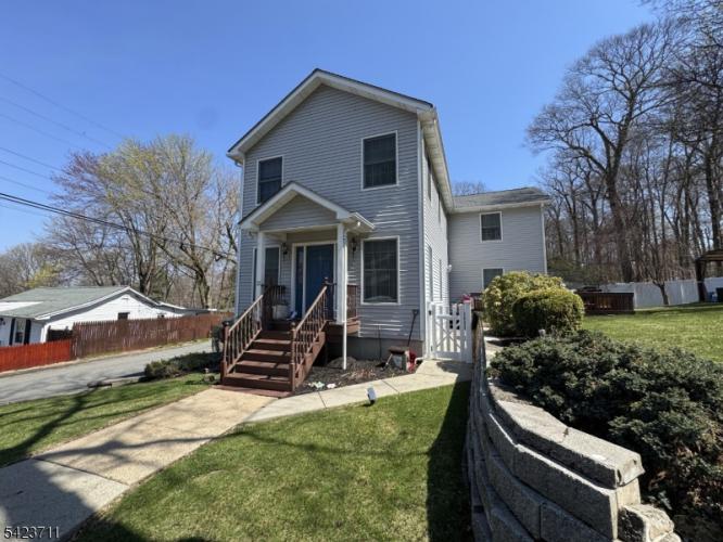 Photo of 33 Woodsedge Avenue, Mount Olive NJ