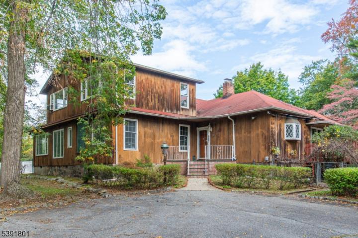 Photo of 951 N Beverwyck Road