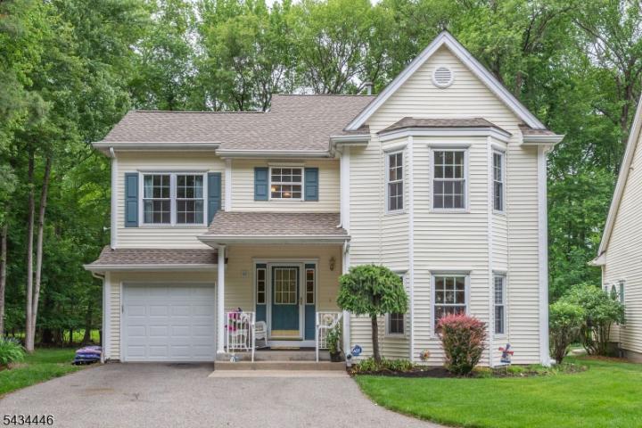 Photo of 11 Burnham Drive, Pequannock NJ