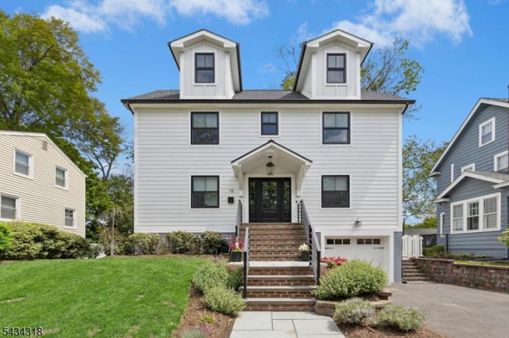 Photo of 18 University Avenue