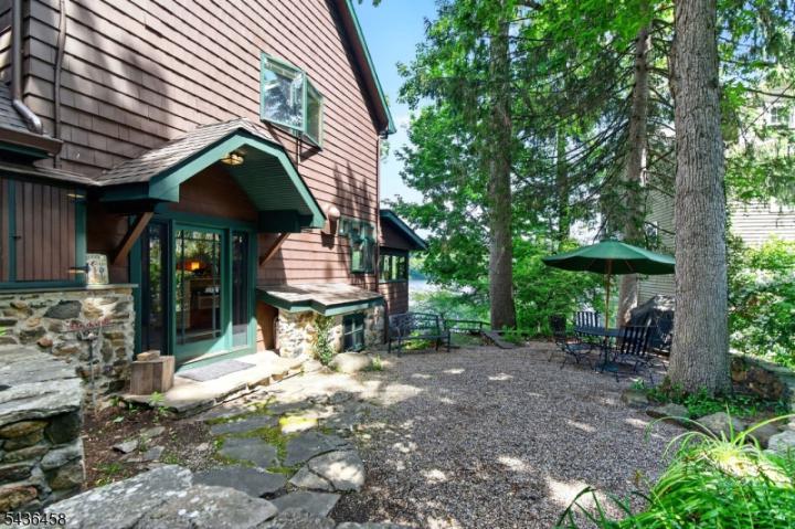 Photo of 134 Cedar Lk W