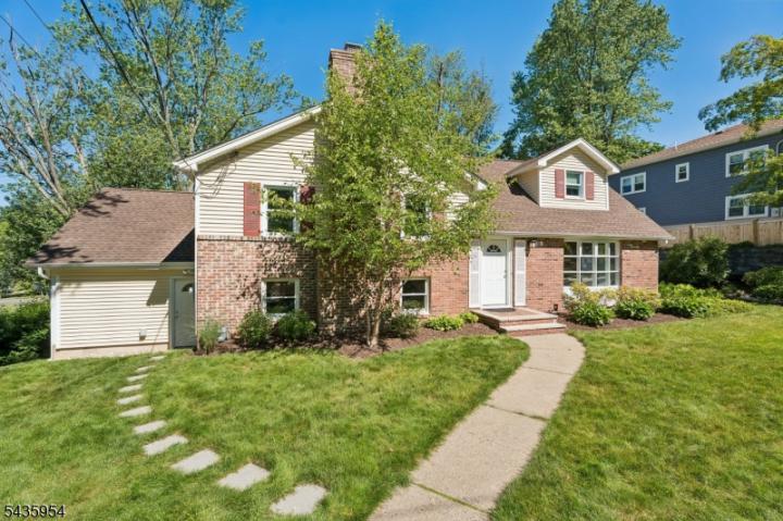 Photo of 30 Crestwood Road