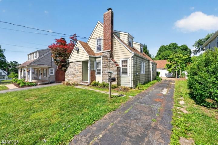 Photo of 10 Carlyle Avenue, Morris Plains NJ