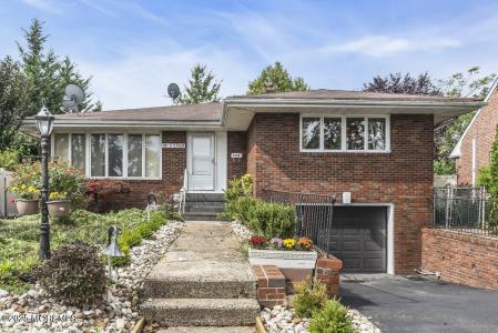 Photo of 585 Noe Avenue, Woodbridge NJ