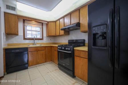 Photo of 3 Jefferson Drive, Spotswood NJ