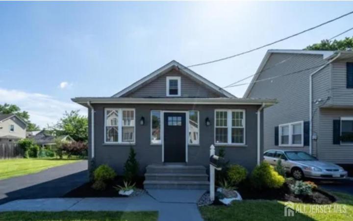 Photo of 682 Leone Street