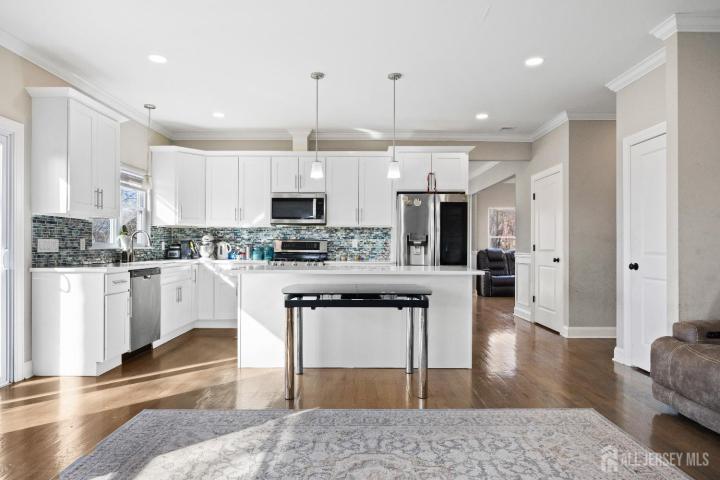 Photo of 783 Aborn Avenue