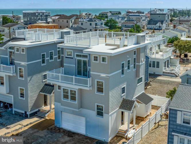 Photo of 10 W Marshall Avenue