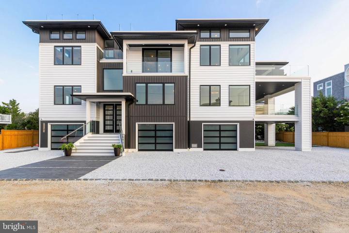 Photo of 1039 Long Beach Boulevard