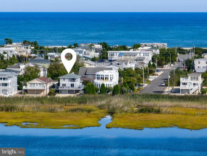 Photo of 2708 Bayview Avenue