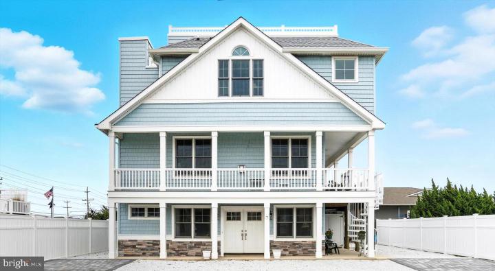 Photo of 7 E Lavenia Avenue