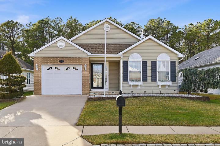 Photo of 52 Canterbury Lane, Toms River NJ