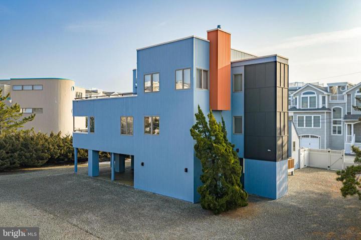 Photo of 1087 Long Beach