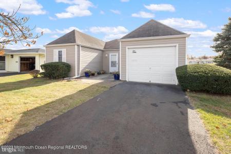 Photo of 10 Lowell Court, Brick NJ