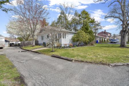 Photo of 16 Mapletree Road, Toms River NJ
