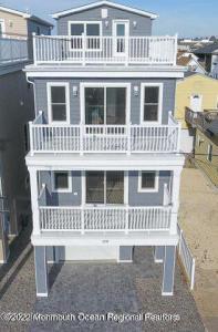 Photo of 218 Sumner Avenue