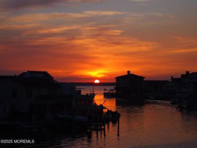 Photo of 1614-161 Boulevard 18